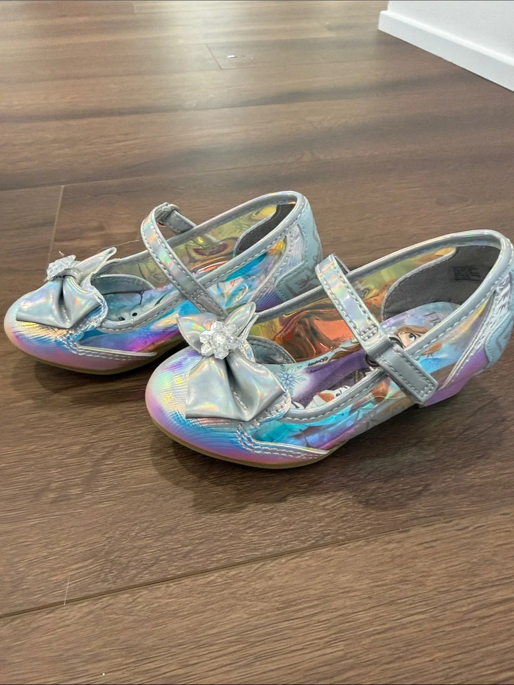 Girls' Iridescent Silver Frozen Mary Jane Shoes with Bow